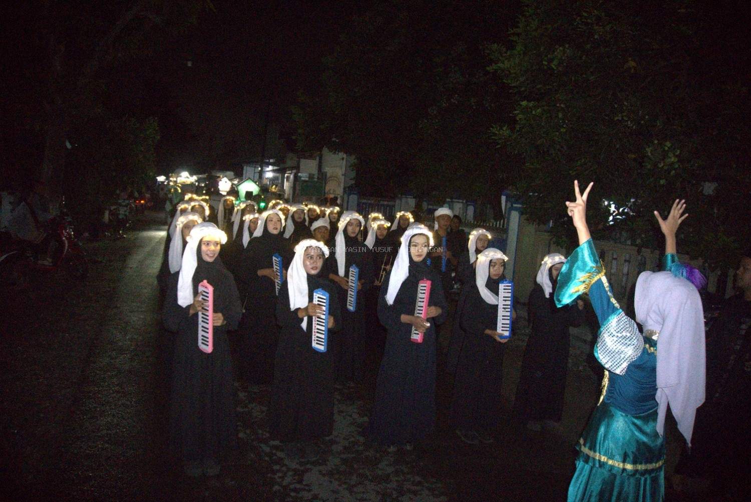 Pawai Lampion Semarakkan Hari Santri Nasional, PAC Ansor dan Fatayat NU Kademangan Ajak Sekolah Tanamkan Nilai Cinta Tanah Air